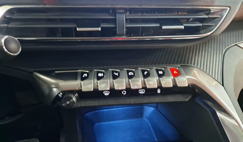 
								PEUGEOT 5008 1.2 S&S ALLURE completo									