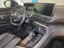 
										PEUGEOT 5008 1.2 S&S ALLURE completo									