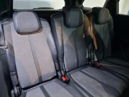 
										PEUGEOT 5008 1.2 S&S ALLURE completo									