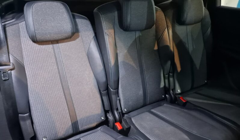 
								PEUGEOT 5008 1.2 S&S ALLURE completo									