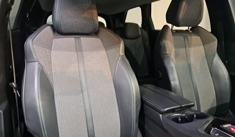 
								PEUGEOT 5008 1.2 S&S ALLURE completo									