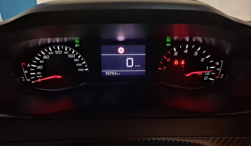 
								PEUGEOT 2008 1.2 STYLE completo									