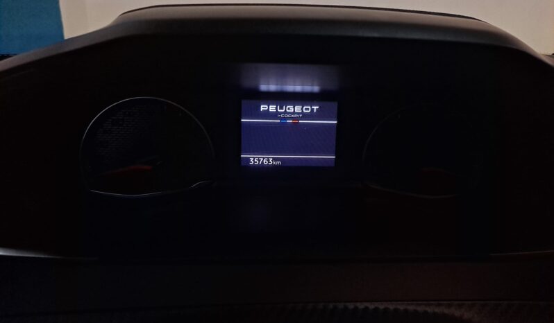 
								PEUGEOT 2008 1.2 STYLE completo									