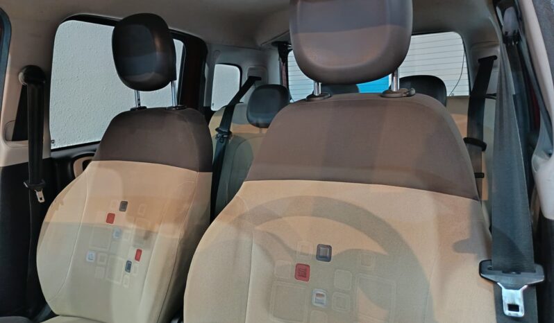 
								FIAT PANDA 1.2 LOUNGE completo									