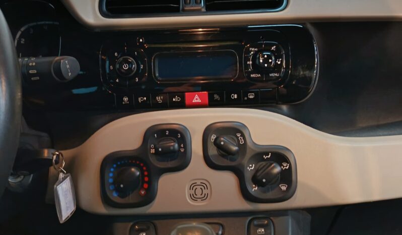 
								FIAT PANDA 1.2 LOUNGE completo									