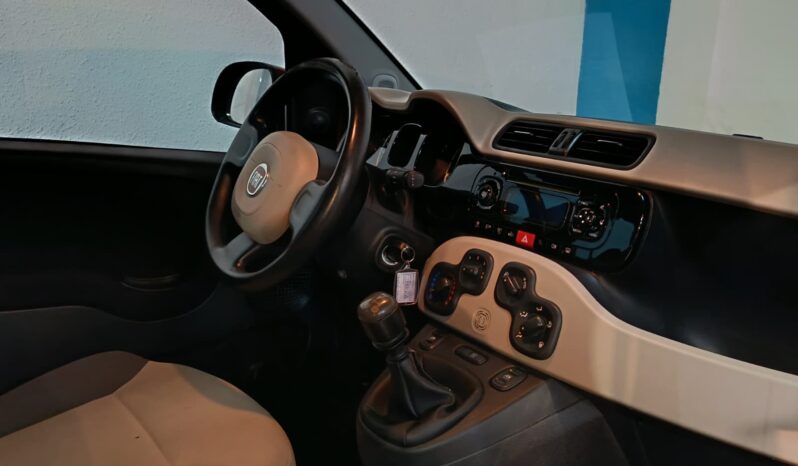 
								FIAT PANDA 1.2 LOUNGE completo									