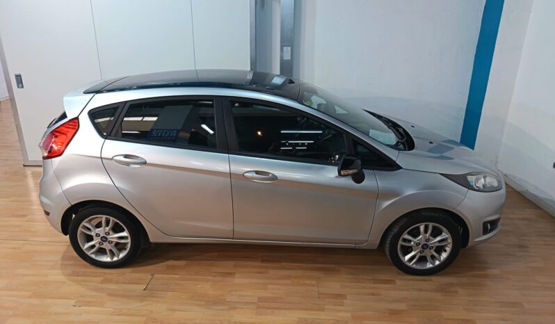 
								FORD FIESTA 1.2 TREND completo									