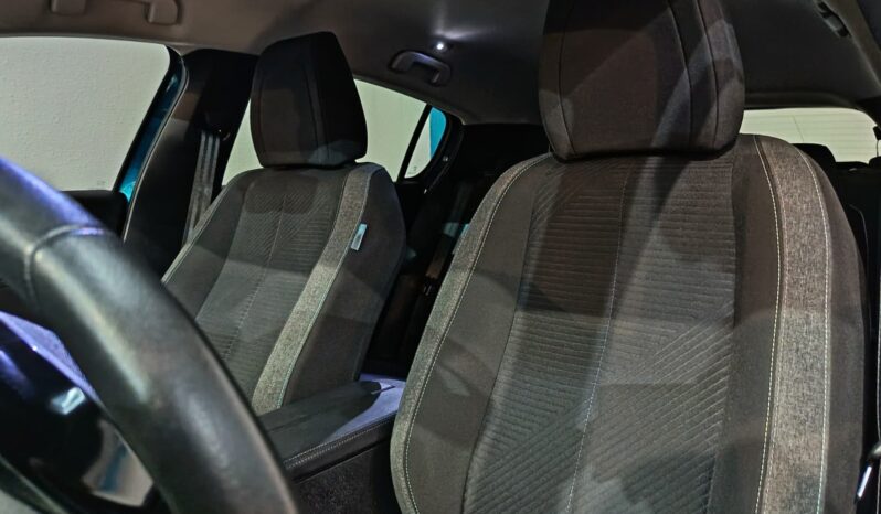 
								PEUGEOT 308 1.2 STYLE completo									