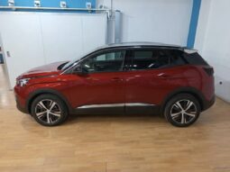 
										PEUGEOT 3008 1.2 ALLURE completo									