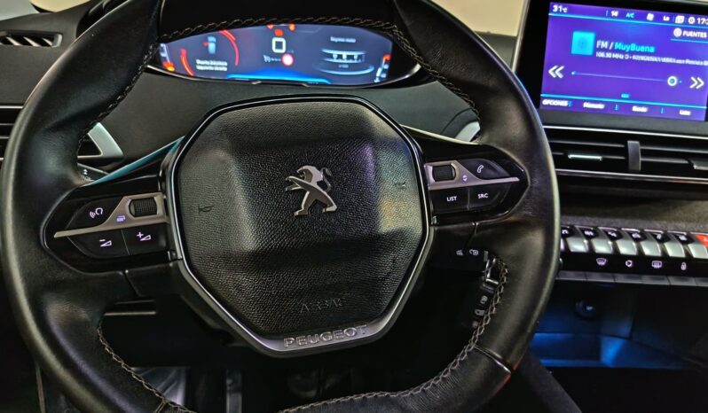
								PEUGEOT 3008 1.2 ALLURE completo									