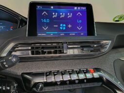 
										PEUGEOT 3008 1.2 ALLURE completo									
