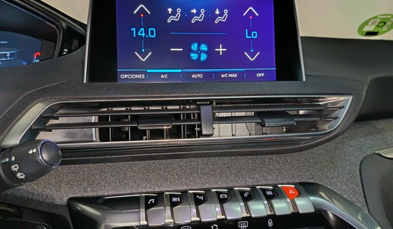 
								PEUGEOT 3008 1.2 ALLURE completo									