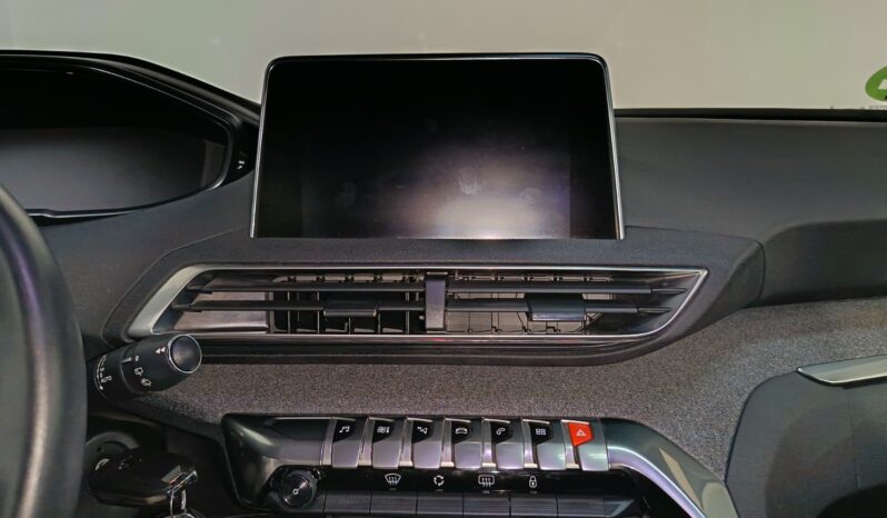 
								PEUGEOT 3008 1.2 ALLURE completo									