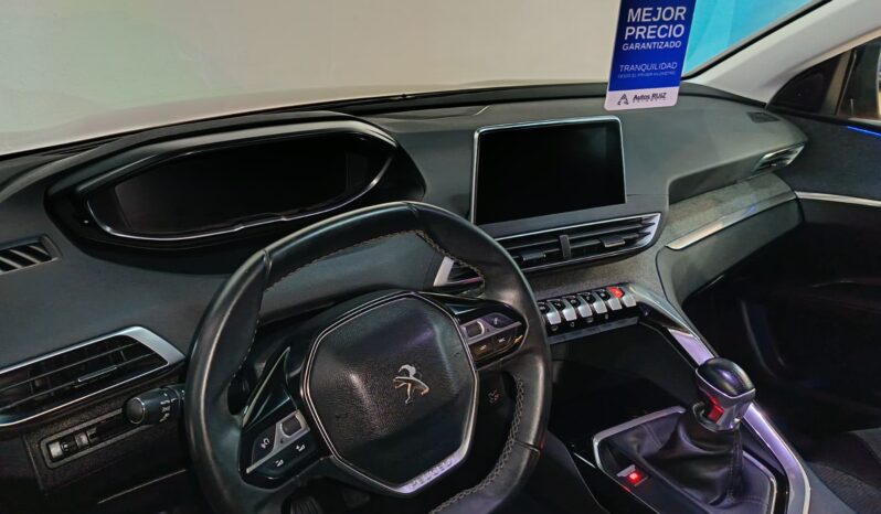 
								PEUGEOT 3008 1.2 ALLURE completo									