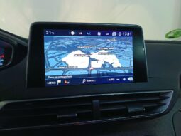 
										PEUGEOT 3008 1.2 ALLURE completo									