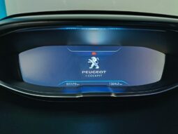 
										PEUGEOT 3008 1.2 ALLURE completo									