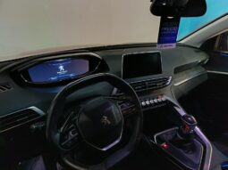
										PEUGEOT 3008 1.2 ALLURE completo									