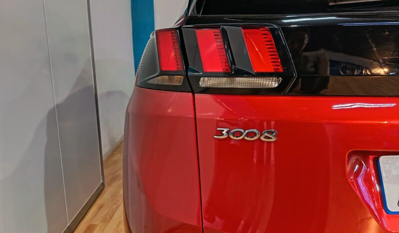 
								PEUGEOT 3008 1.2 ALLURE completo									