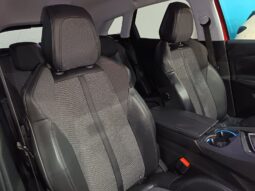 
										PEUGEOT 3008 1.2 ALLURE completo									