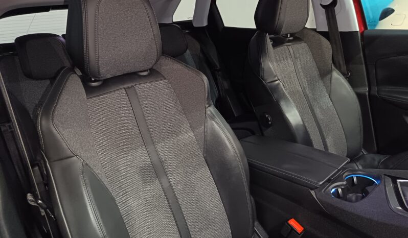 
								PEUGEOT 3008 1.2 ALLURE completo									