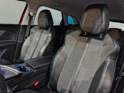 
										PEUGEOT 3008 1.2 ALLURE completo									