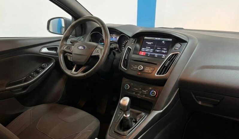 
								FORD FOCUS 1.0 ECOBOOST completo									