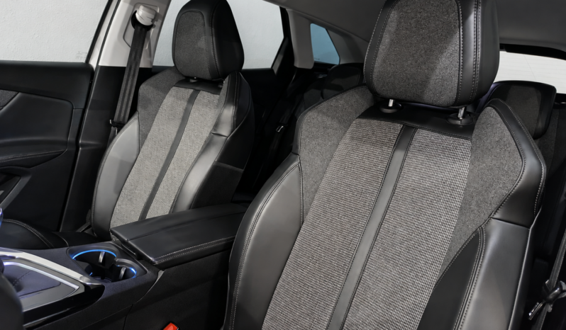 
								PEUGEOT 3008 1.5 ACTIVE completo									