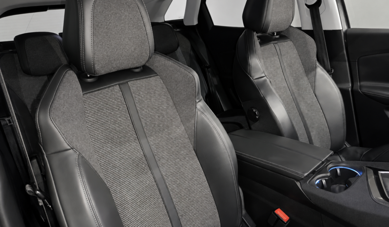 
								PEUGEOT 3008 1.5 ACTIVE completo									