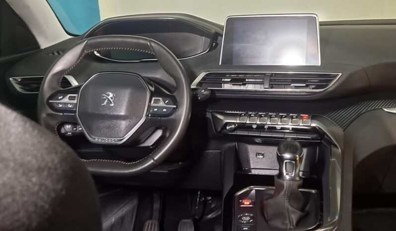 
								PEUGEOT 3008 1.2 ALLURE completo									