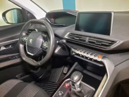 
										PEUGEOT 3008 1.2 ALLURE completo									