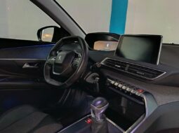 
										PEUGEOT 3008 1.2 ALLURE completo									