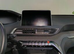 
										PEUGEOT 3008 1.2 ALLURE completo									