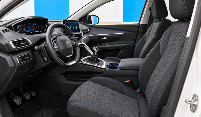 
								PEUGEOT 5008 1.2 ALLURE PACK completo									