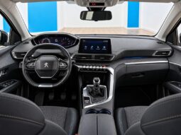 
										PEUGEOT 5008 1.2 ALLURE PACK completo									